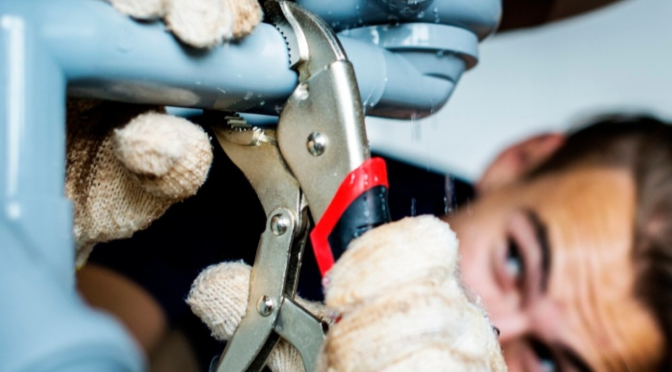 How Do Emergency Drain Plumbers Handle Night Emergencies?
